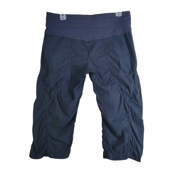 Lululemon Yoga Studio Dance Cropped Pants Sz 8 33-38 x18 Gray Striped Stretch - Picture 4 of 8